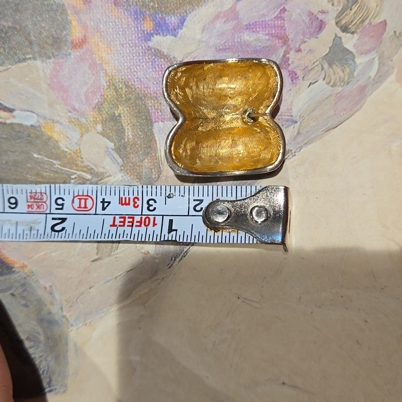 Vingage Chunky Gold Tone Earrings - Picture 4 of 4